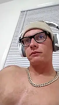 Snapshot of whoadiestreams chatting on 10/26/25, 02:28 whoadiestreams online show from 10/26/25, 02:28