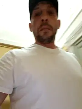 Snapshot of Valen_tinx19cm chatting on 03/10/26, 02:00 Valen tinx19cm online show from 03/10/26, 02:00