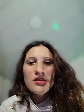 Snapshot of lindasyt chatting on 06/11/26, 11:47 lindasyt online show from 06/11/26, 11:47