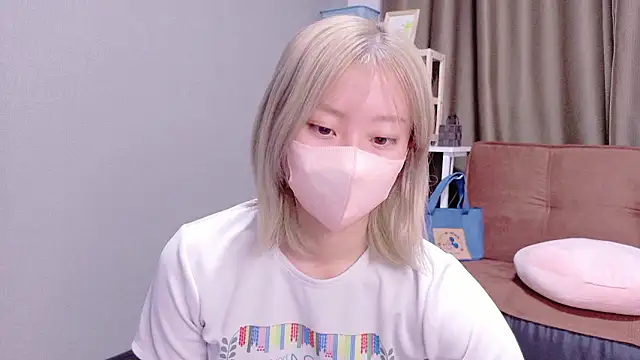 Nana  ch online show from 11/08/25, 03:39