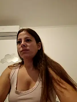 Snapshot of MaddyPierce chatting on 10/16/25, 03:18 MaddyPierce online show from 10/16/25, 03:18