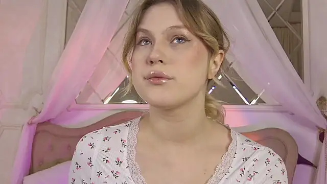 Snapshot of CaitlinSugar chatting on 05/12/26, 04:42 CaitlinSugar online show from 05/12/26, 04:42
