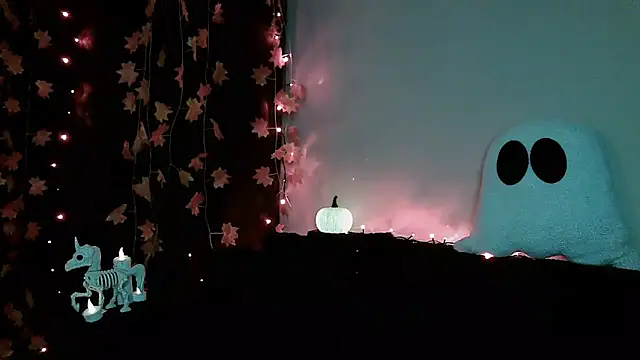   Leyla   online show from 10/20/25, 07:03