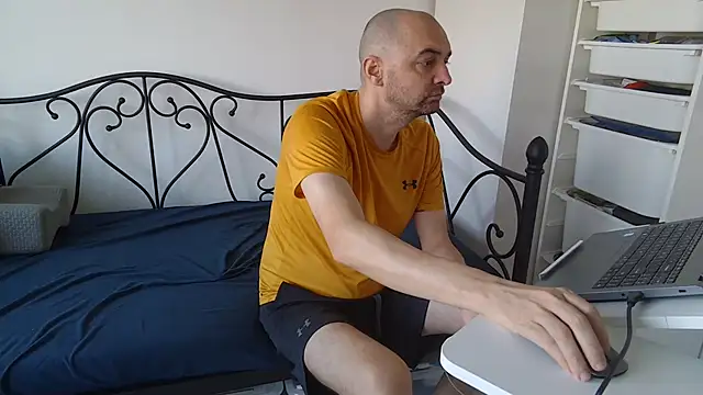 Snapshot of Handsomernguy chatting on 10/01/25, 07:03 Handsomernguy online show from 10/01/25, 07:03