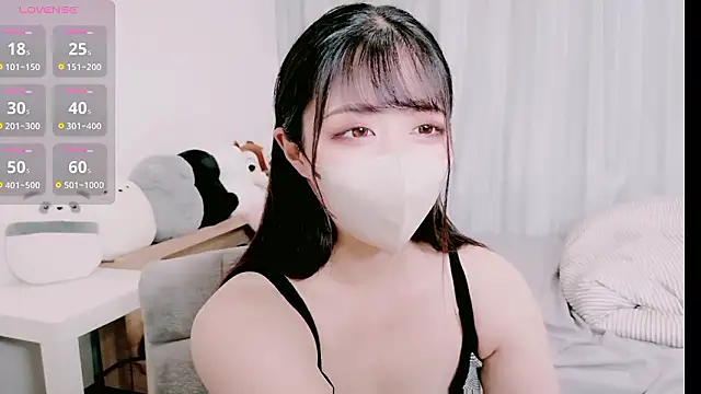 Snapshot of yuna_yyy chatting on 10/08/25, 04:32 yuna yyy online show from 10/08/25, 04:32