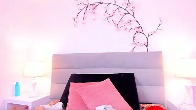 Snapshot of _analyy_ chatting on 02/19/26, 08:38 analyy online show from 02/19/26, 08:38