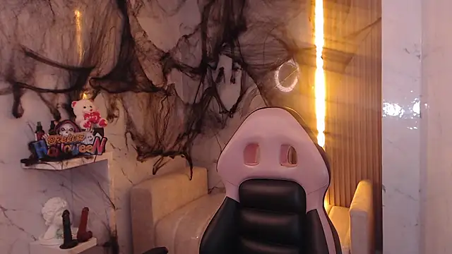 Sophia tf online show from 10/21/25, 04:51