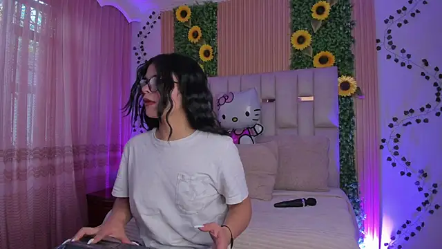 Snapshot of Jade_Nmm chatting on 09/11/25, 01:11 Jade Nmm online show from 09/11/25, 01:11