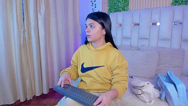 Snapshot of Jade_Nmm chatting on 01/17/26, 01:16 Jade Nmm online show from 01/17/26, 01:16