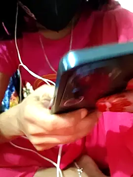 Snapshot of maya-Couple19 chatting on 11/05/25, 07:47 maya-Couple19 online show from 11/05/25, 07:47