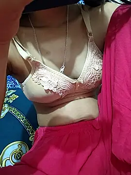 Snapshot of maya-Couple19 chatting on 11/22/25, 06:18 maya-Couple19 online show from 11/22/25, 06:18