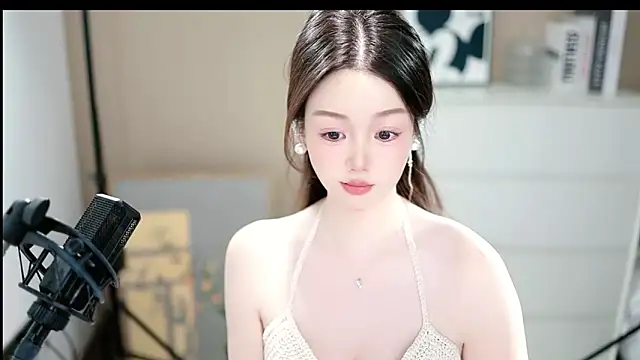 Snapshot of abbyli12 chatting on 12/17/25, 02:56 abbyli12 online show from 12/17/25, 02:56