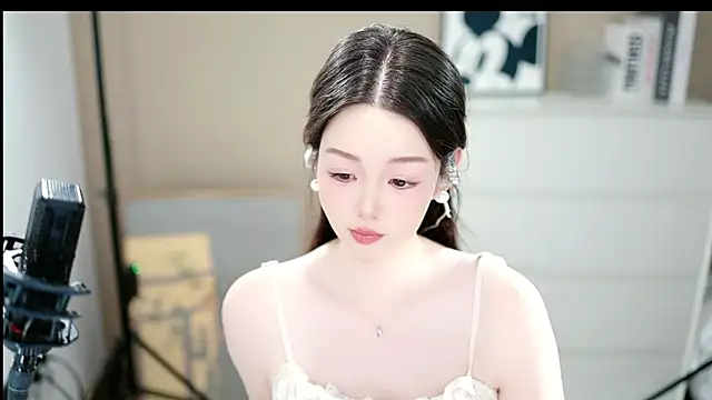 Snapshot of abbyli12 chatting on 12/20/25, 03:30 abbyli12 online show from 12/20/25, 03:30