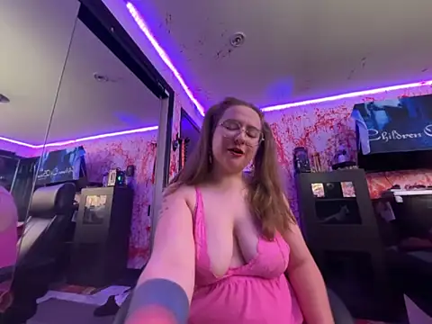 Snapshot of PinkCandi333 chatting on 11/25/25, 10:54 PinkCandi333 online show from 11/25/25, 10:54