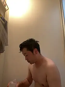 Snapshot of shin0689 chatting on 10/12/25, 10:42 shin0689 online show from 10/12/25, 10:42