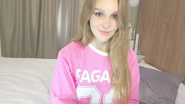 Snapshot of Brigitte_Bardot chatting on 10/03/25, 06:21 Brigitte Bardot online show from 10/03/25, 06:21