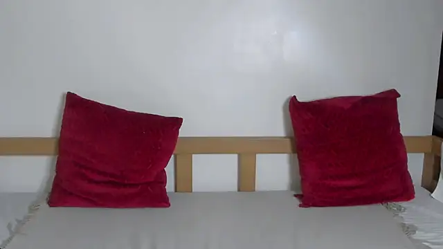 Snapshot of IslandBeauty chatting on 12/20/25, 11:28 IslandBeauty online show from 12/20/25, 11:28