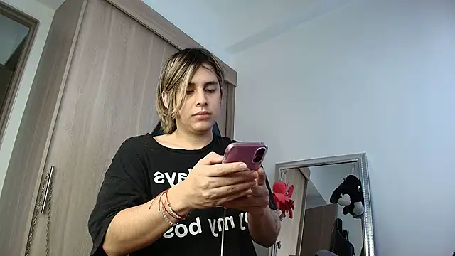 Snapshot of brunothompson3 chatting on 09/15/25, 10:32 brunothompson3 online show from 09/15/25, 10:32