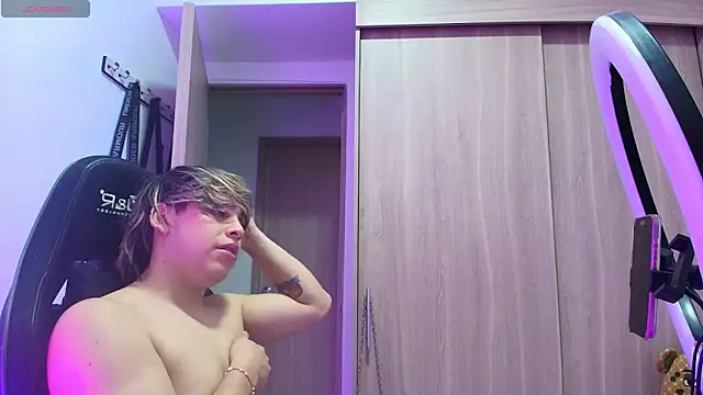 Snapshot of brunothompson3 chatting on 10/10/25, 01:37 brunothompson3 online show from 10/10/25, 01:37