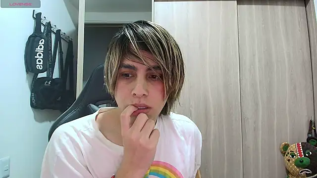 Snapshot of brunothompson3 chatting on 10/11/25, 10:14 brunothompson3 online show from 10/11/25, 10:14