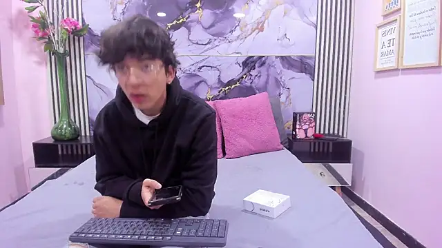 Snapshot of Desire_Ecstasy chatting on 10/11/25, 12:58 Desire Ecstasy online show from 10/11/25, 12:58