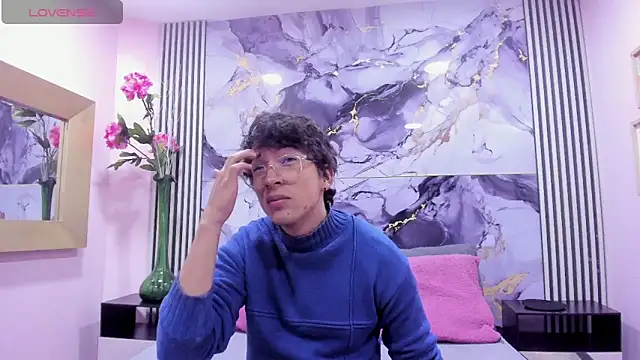 Snapshot of Desire_Ecstasy chatting on 10/21/25, 01:12 Desire Ecstasy online show from 10/21/25, 01:12