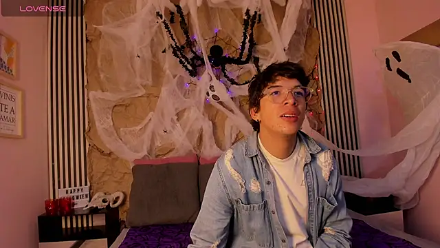 Snapshot of Desire_Ecstasy chatting on 10/24/25, 01:07 Desire Ecstasy online show from 10/24/25, 01:07