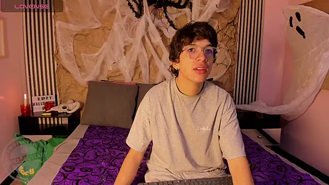 Snapshot of Desire_Ecstasy chatting on 11/01/25, 01:24 Desire Ecstasy online show from 11/01/25, 01:24