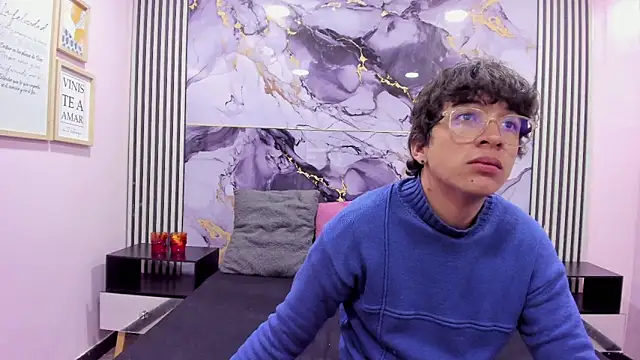 Snapshot of Desire_Ecstasy chatting on 11/11/25, 01:11 Desire Ecstasy online show from 11/11/25, 01:11