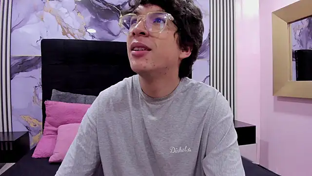 Snapshot of Desire_Ecstasy chatting on 11/24/25, 01:00 Desire Ecstasy online show from 11/24/25, 01:00