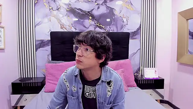 Snapshot of Desire_Ecstasy chatting on 12/02/25, 01:05 Desire Ecstasy online show from 12/02/25, 01:05