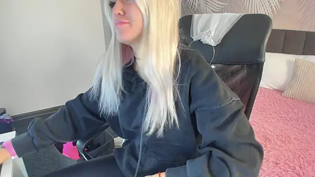 Kira Key online show from 09/29/25, 01:44