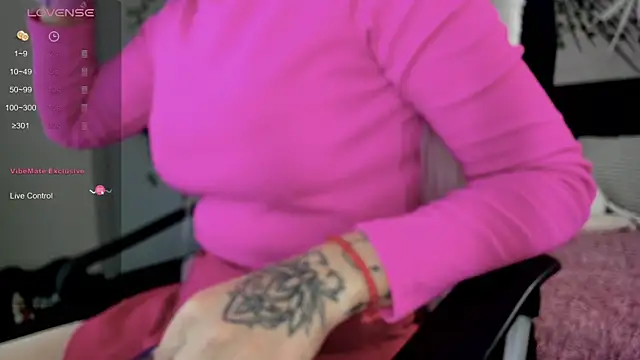 Kira Key online show from 12/02/25, 01:55