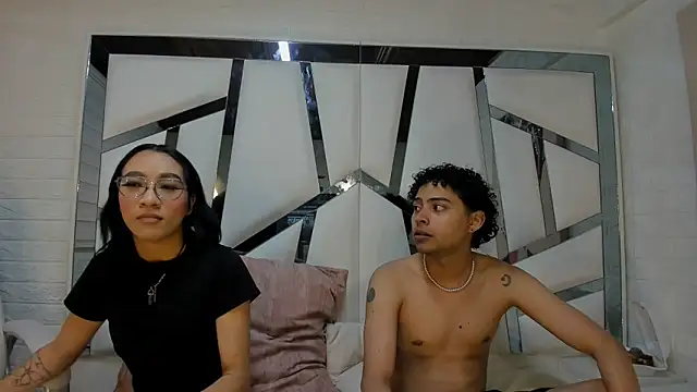 Snapshot of KiaraandEnzzo_ chatting on 09/13/25, 03:17 KiaraandEnzzo online show from 09/13/25, 03:17