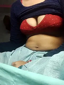 Snapshot of Hut_rotu_cute chatting on 11/26/25, 09:49 Hut rotu cute online show from 11/26/25, 09:49