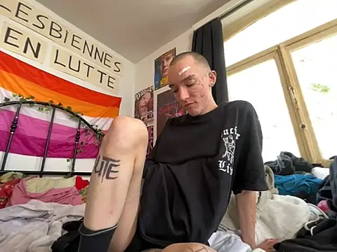 Snapshot of Styxlust chatting on 09/13/25, 01:00 Styxlust online show from 09/13/25, 01:00