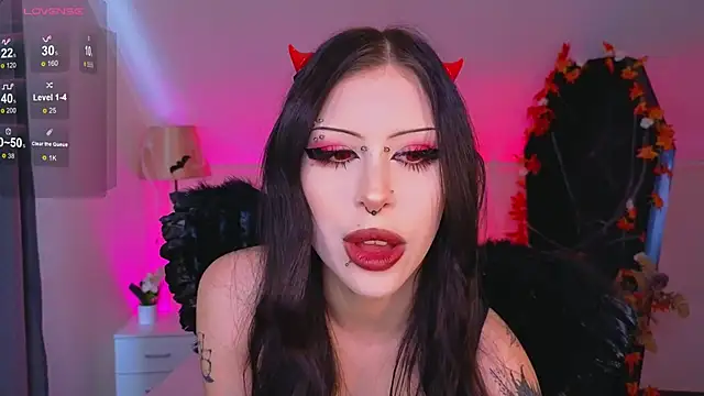 Snapshot of venomeowww__ chatting on 10/25/25, 03:47 venomeowww online show from 10/25/25, 03:47