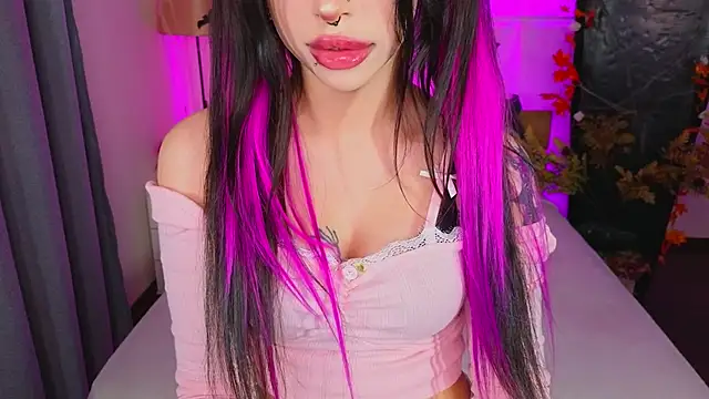 Snapshot of venomeowww__ chatting on 10/27/25, 02:04 venomeowww online show from 10/27/25, 02:04