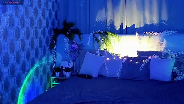 Aurora Bennet online show from 11/12/25, 01:06