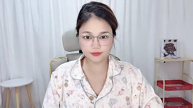 Snapshot of Dec-7758 chatting on 12/14/25, 06:19 Dec-7758 online show from 12/14/25, 06:19