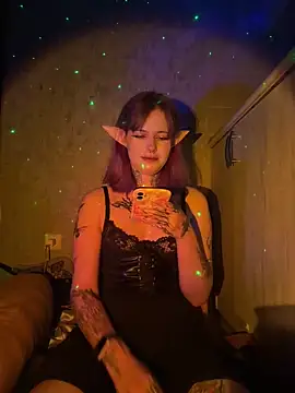 Snapshot of n1ghtcloud chatting on 10/26/25, 09:31 n1ghtcloud online show from 10/26/25, 09:31