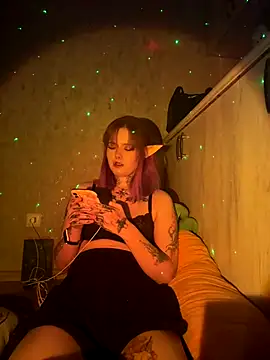 Snapshot of n1ghtcloud chatting on 10/30/25, 07:14 n1ghtcloud online show from 10/30/25, 07:14