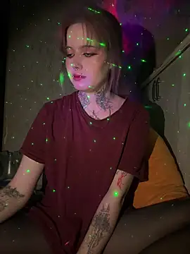 Snapshot of n1ghtcloud chatting on 11/10/25, 06:18 n1ghtcloud online show from 11/10/25, 06:18