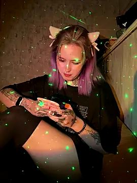 Snapshot of n1ghtcloud chatting on 11/14/25, 07:12 n1ghtcloud online show from 11/14/25, 07:12