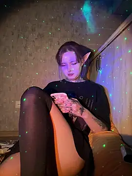 Snapshot of n1ghtcloud chatting on 11/15/25, 08:05 n1ghtcloud online show from 11/15/25, 08:05