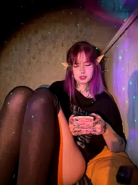 Snapshot of n1ghtcloud chatting on 11/22/25, 07:02 n1ghtcloud online show from 11/22/25, 07:02