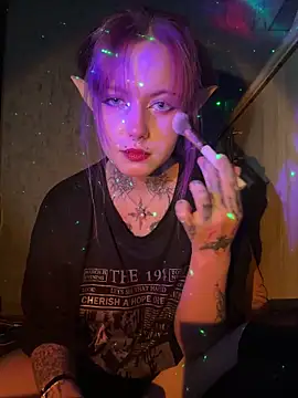 Snapshot of n1ghtcloud chatting on 12/04/25, 06:49 n1ghtcloud online show from 12/04/25, 06:49