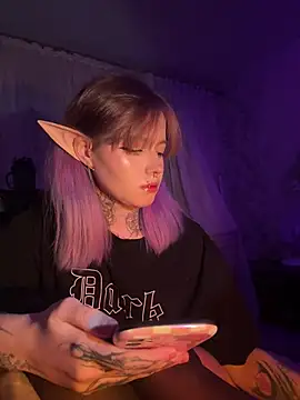 Snapshot of n1ghtcloud chatting on 01/14/26, 07:30 n1ghtcloud online show from 01/14/26, 07:30