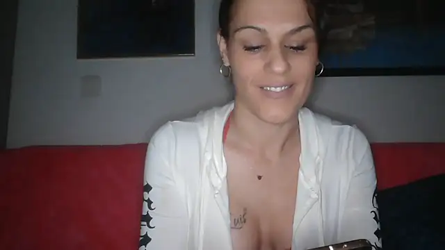 yumara351 online show from 10/28/25, 10:41