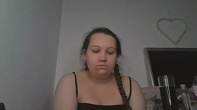 Snapshot of lu_official1 chatting on 11/23/25, 05:24 lu official1 online show from 11/23/25, 05:24